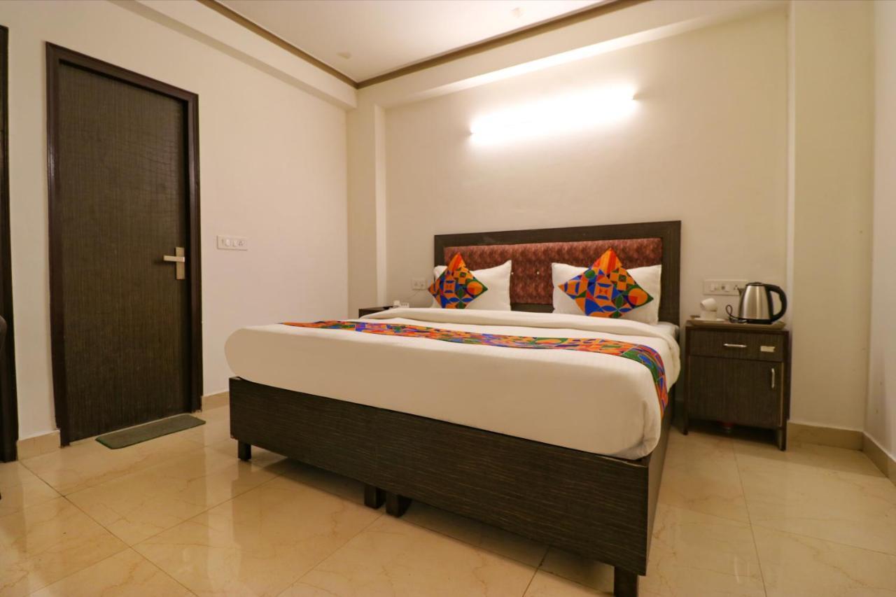 Hotel Fabexpress Dolphin International Near Delhi Airport Neu-Delhi Exterior foto