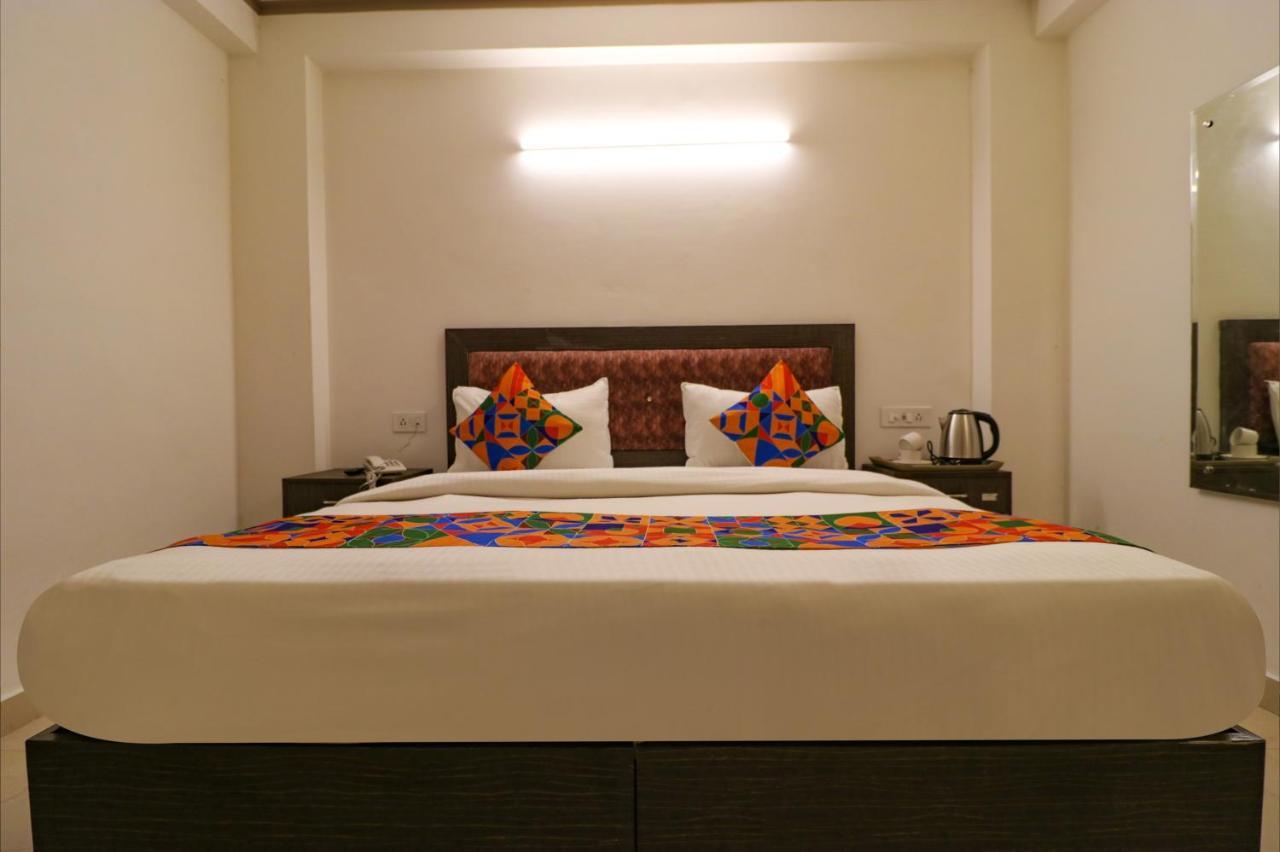 Hotel Fabexpress Dolphin International Near Delhi Airport Neu-Delhi Exterior foto